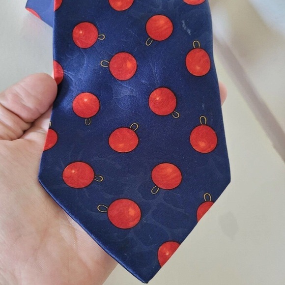 Vtg Burberrys 100% Silk Neck Tie 56" Christmas Ornament Print Navy Red - Picture 2 of 11